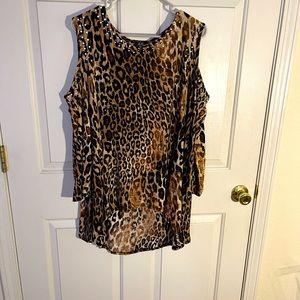 Beautiful size 2XL women's top and brand is Ava & Grace